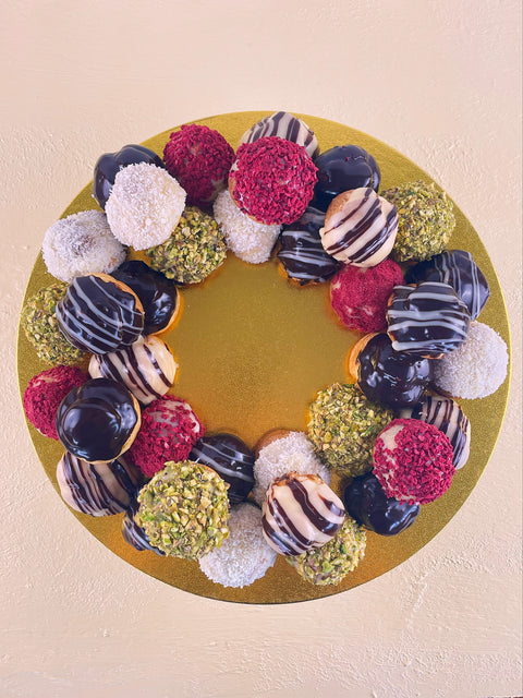 Profiterole Wreath